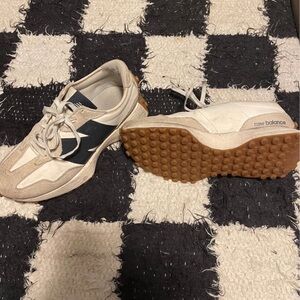 New Balance 327